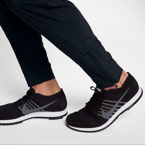 MENS NIKE ESSENTIAL 29” WOVEN RUNNING PANTS | NET - Picture 3 of 7